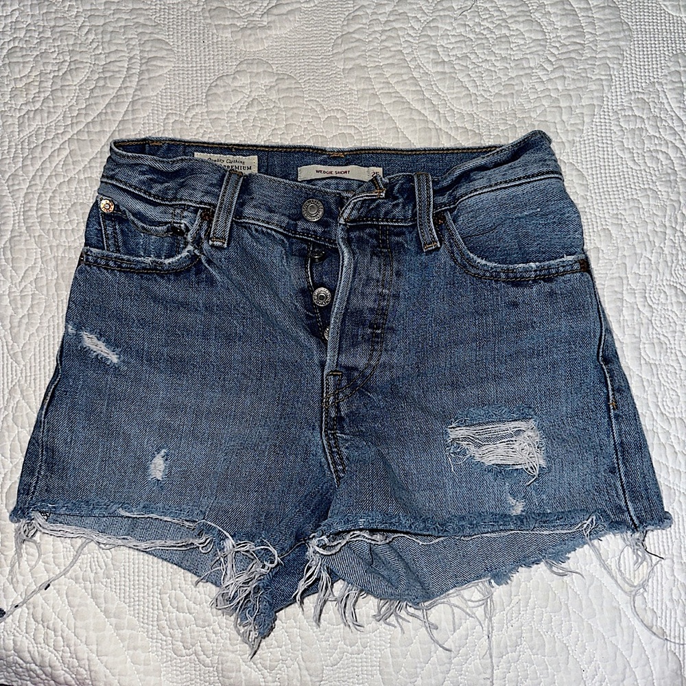 LEVI’S distressed denim shorts. Size 25